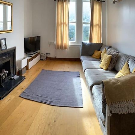 3 Double Bedroomed Flat, Acton. London, Uk מראה חיצוני תמונה