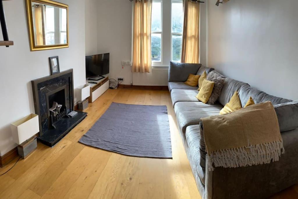 3 Double Bedroomed Flat, Acton. London, Uk מראה חיצוני תמונה