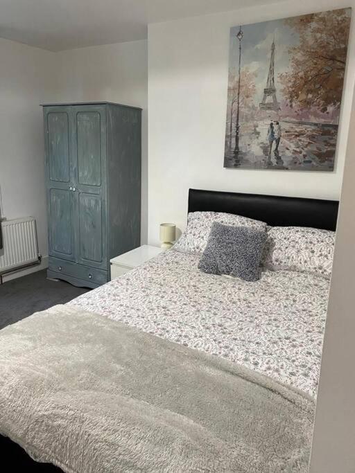 3 Double Bedroomed Flat, Acton. London, Uk מראה חיצוני תמונה