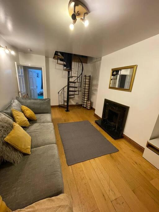 3 Double Bedroomed Flat, Acton. London, Uk מראה חיצוני תמונה